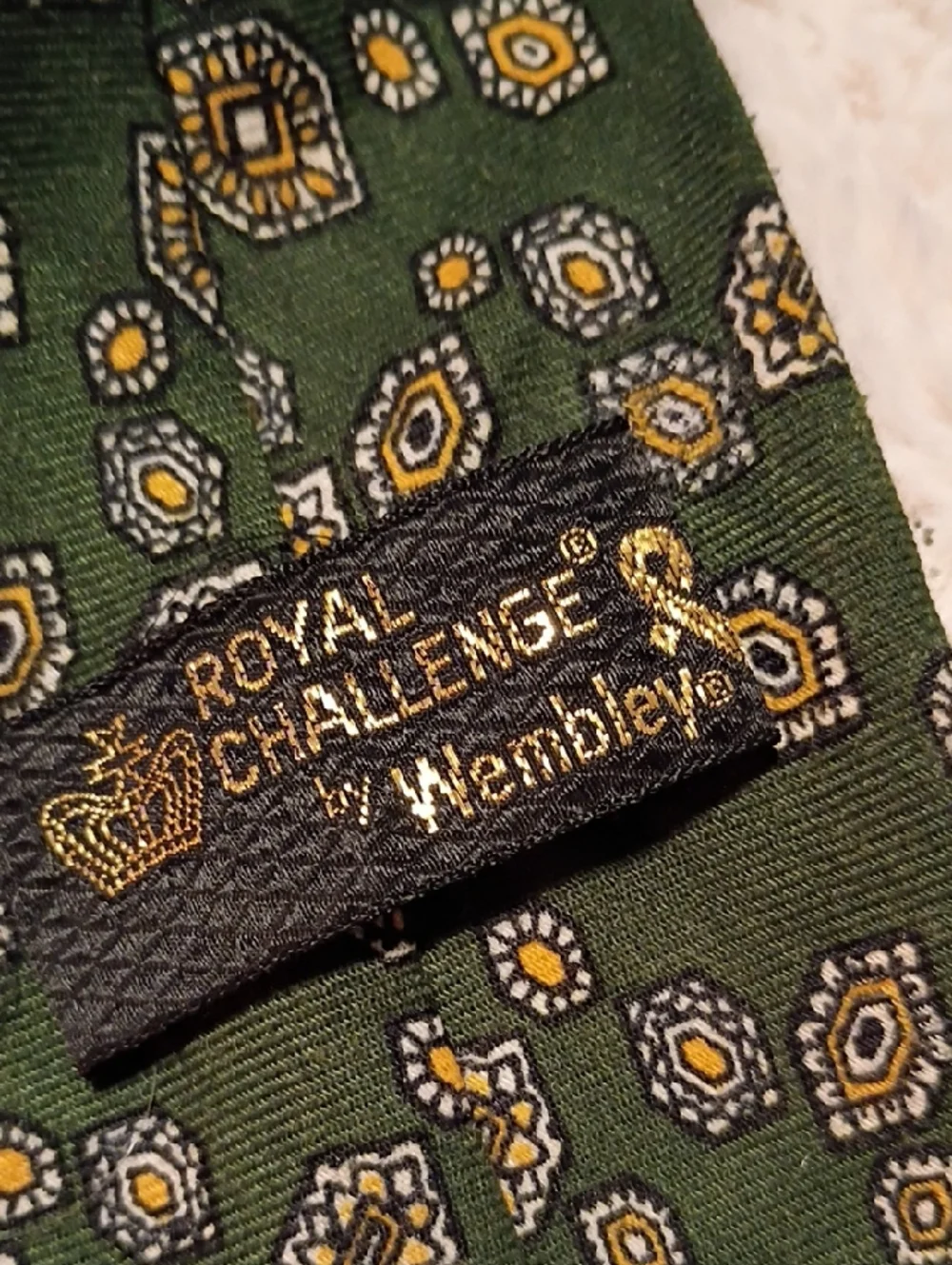Vintage Royal Challenge By Wembley Necktie